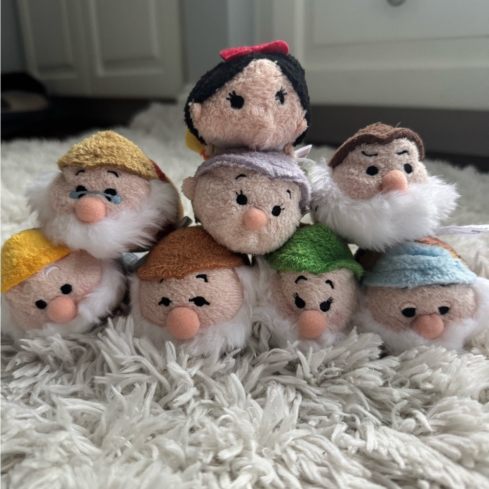 Disney Store TSUM TSUM Snow White and the Seven Dwarfs Plush Stuffed Toy set